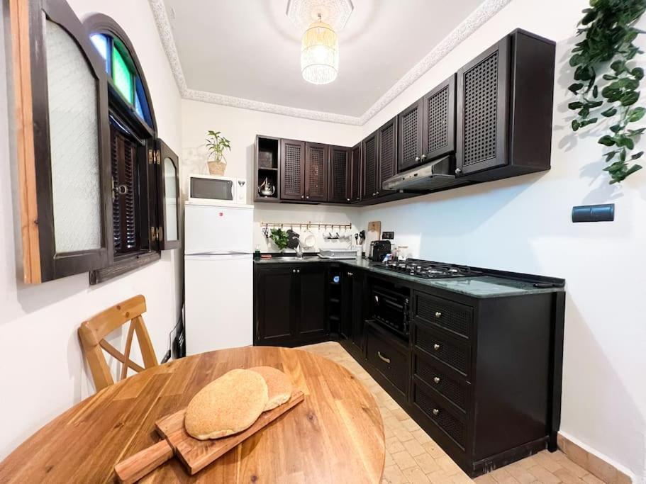 House In Old Medina For 10 Guests Villa Tangier Bagian luar foto