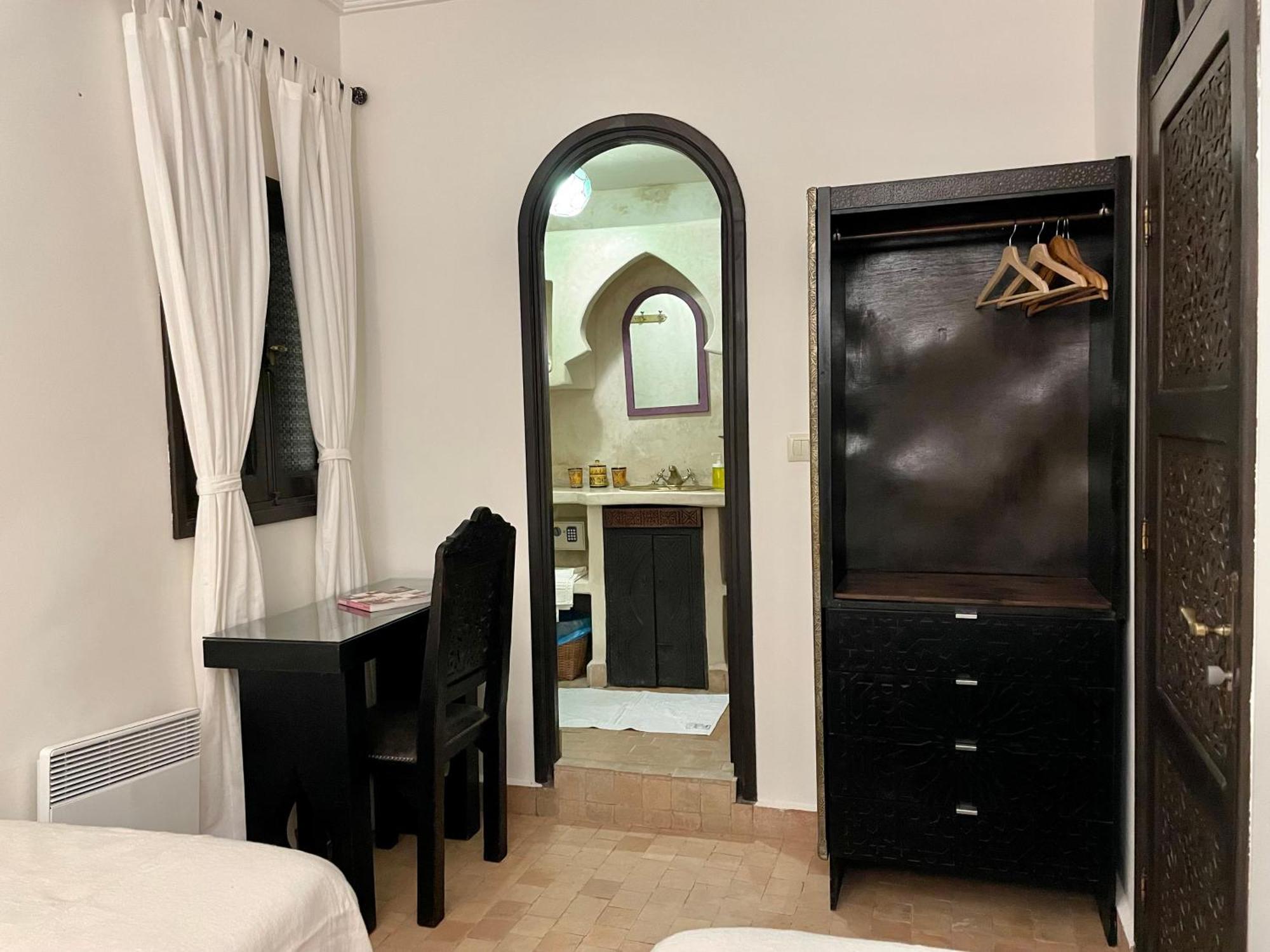 House In Old Medina For 10 Guests Villa Tangier Bagian luar foto